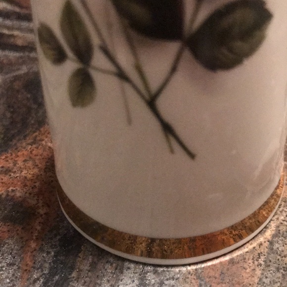 Sandford fine bone china salt & Pepper shaker made in England. Sell as a pair. - Picture 4 of 7